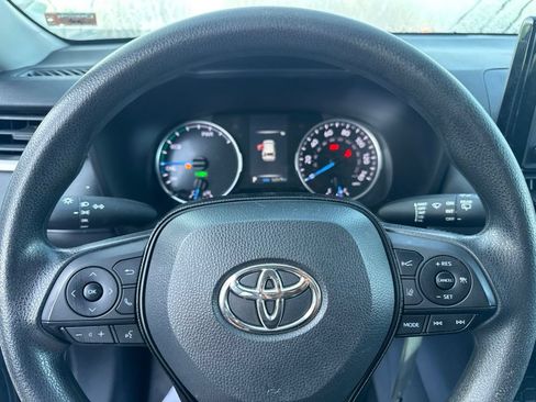 Used 2022 Toyota RAV4 LE AWD/4WD image 6