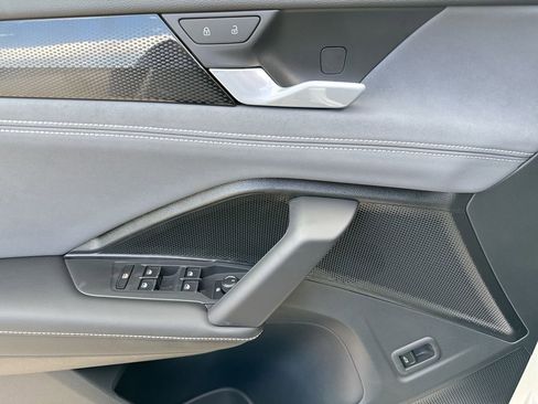 New 2026 Volkswagen Tiguan SE R-Line FWD image 15