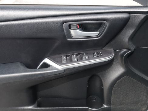 Used 2017 Toyota Camry SE FWD image 24