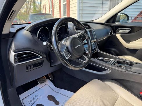 Used 2017 Jaguar F-PACE R-Sport image 29