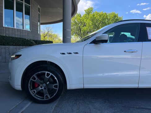 Used 2017 Maserati Levante w/ Sport Package image 9