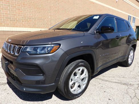 Used 2024 Jeep Compass Sport image 5