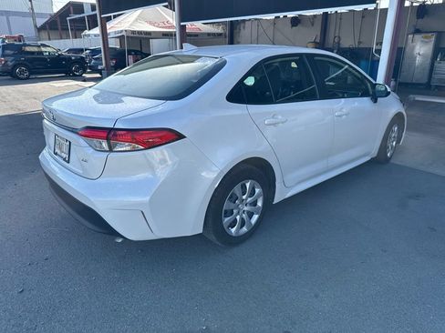 Used 2025 Toyota Corolla LE FWD image 5