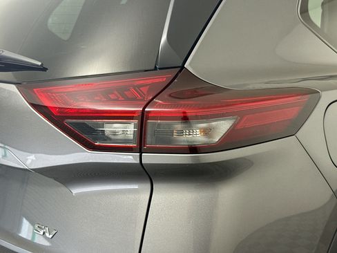 Used 2022 Nissan Rogue SV FWD image 34