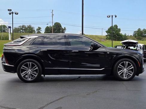 Used 2024 Cadillac Lyriq Luxury AWD/4WD image 6