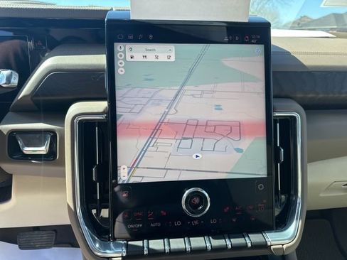 Used 2025 GMC Yukon Denali w/ Denali Reserve Package image 19