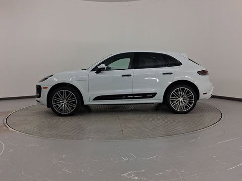 New 2026 Porsche Macan image 2
