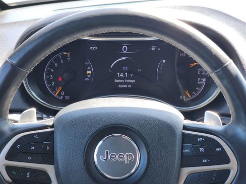 Used 2017 Jeep Grand Cherokee Limited w/ Luxury Group II image 11