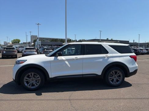 Certified 2023 Ford Explorer XLT w/ Equipment Group 202A AWD/4WD image 4