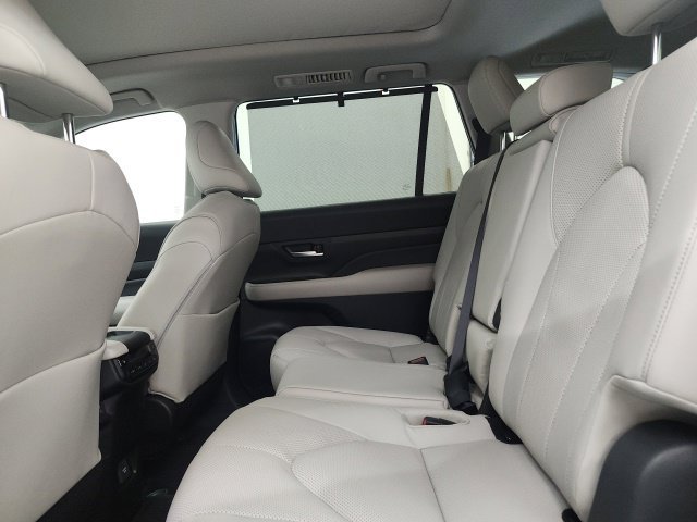 Used 2025 Toyota Grand Highlander FWD image 11