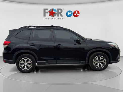 Used 2022 Subaru Forester Premium AWD/4WD image 6