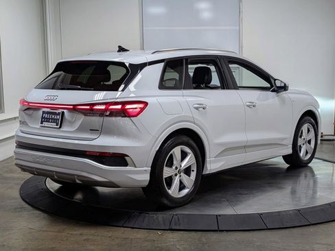 Used 2024 Audi Q4 e-tron Premium Plus image 9