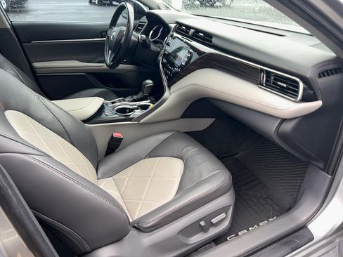 Used 2019 Toyota Camry XLE image 24