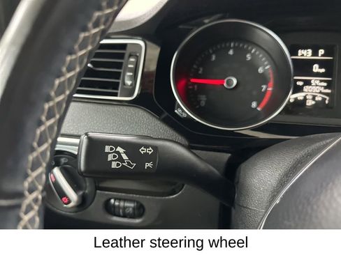 Used 2015 Volkswagen Jetta Sport FWD image 36