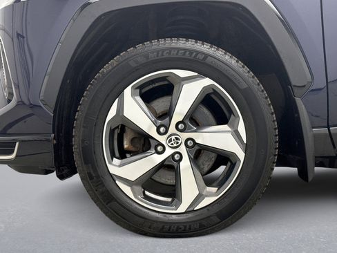 Used 2021 Toyota RAV4 SE w/ Weather & Moonroof Package image 25