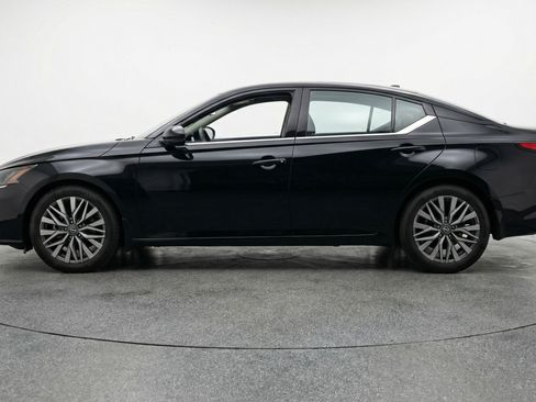 Used 2025 Nissan Altima 2.5 SV FWD image 5