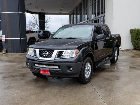 Used 2018 Nissan Frontier SV image 3