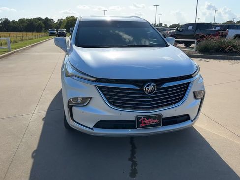 Used 2023 Buick Enclave Premium w/ Experience Buick Package FWD image 4