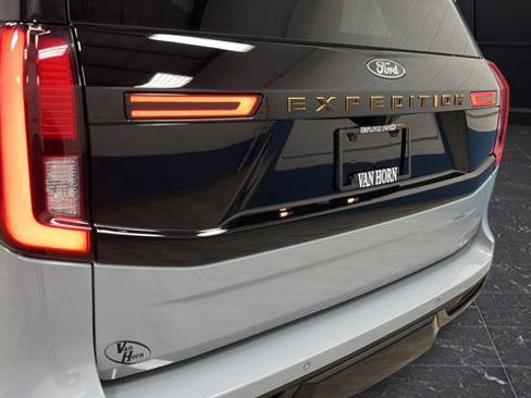 Used 2025 Ford Expedition Tremor AWD/4WD image 44