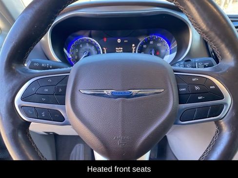 Used 2018 Chrysler Pacifica Touring-L Plus image 9