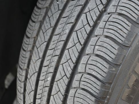 Used 2024 Porsche Macan w/ Premium Plus Package image 26