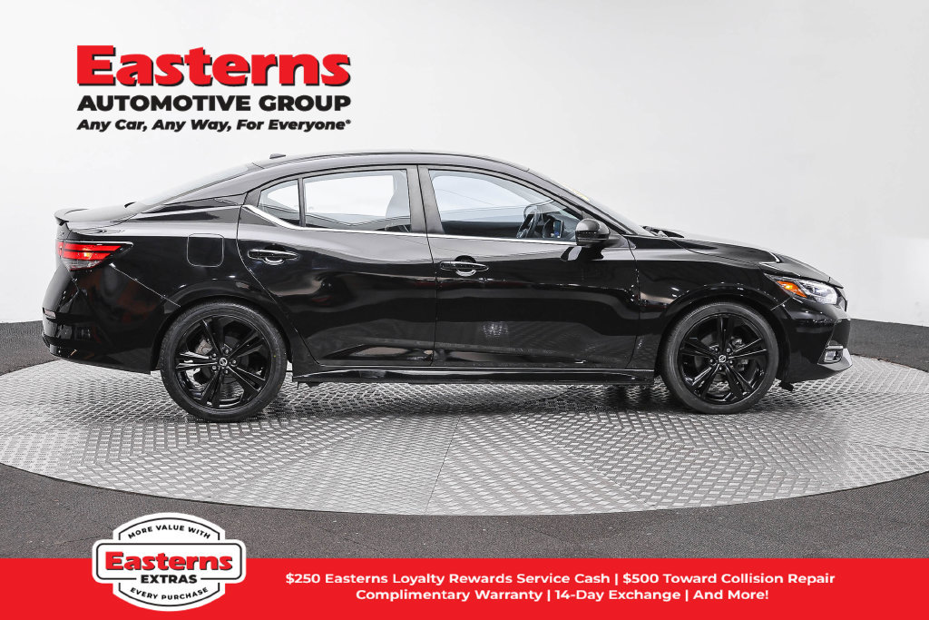 Used 2022 Nissan Sentra SR w/ SR Premium Package FWD image 5