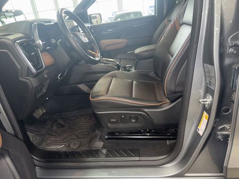 Used 2023 GMC Canyon AT4 w/ AT4 Premium Package AWD/4WD image 4