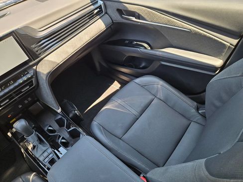 Used 2025 Toyota Camry XLE FWD image 12