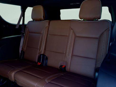 Used 2024 Chevrolet Suburban High Country RWD image 26