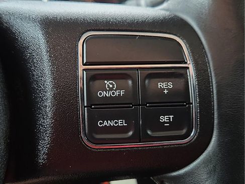 Used 2018 Jeep Wrangler Unlimited Sahara w/ Connectivity Group AWD/4WD image 17