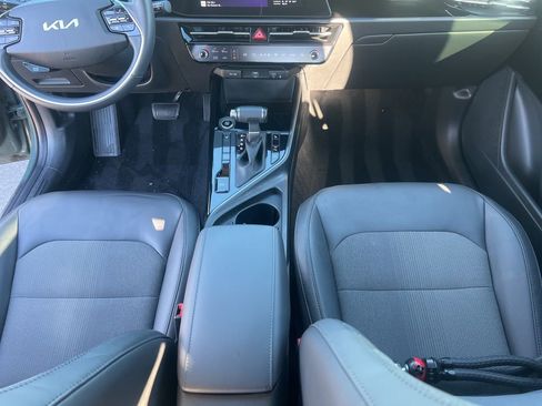 Certified 2023 Kia Niro EX image 18