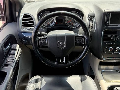 Used 2018 Dodge Grand Caravan SXT FWD image 10