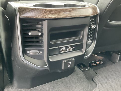 Used 2019 RAM 1500 Laramie AWD/4WD image 35