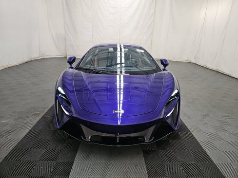 Used 2024 McLaren Artura RWD image 2