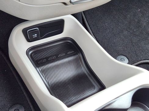 Used 2023 Chrysler Voyager LX image 21