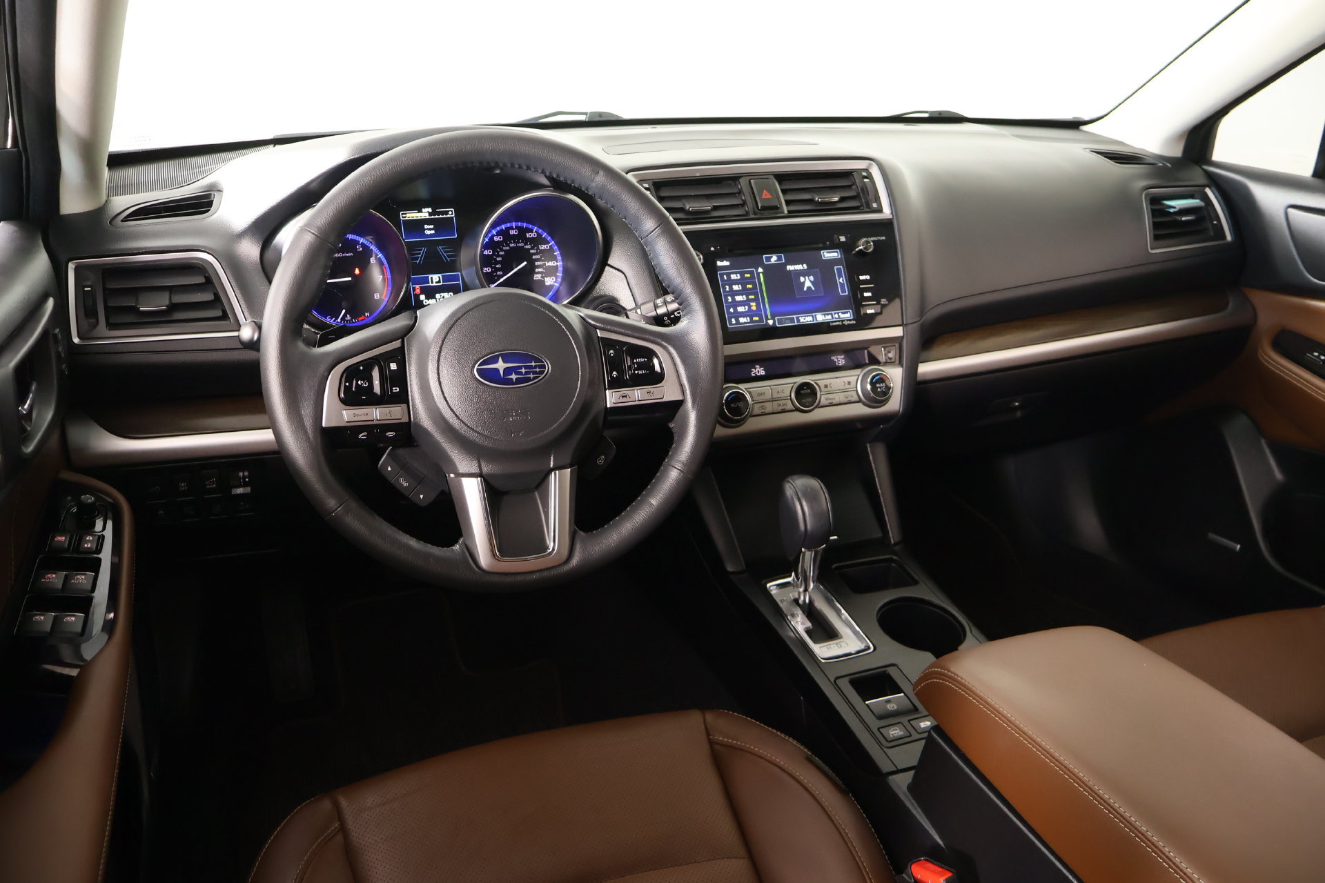 Used 2017 Subaru Outback 3.6R Touring AWD/4WD image 2