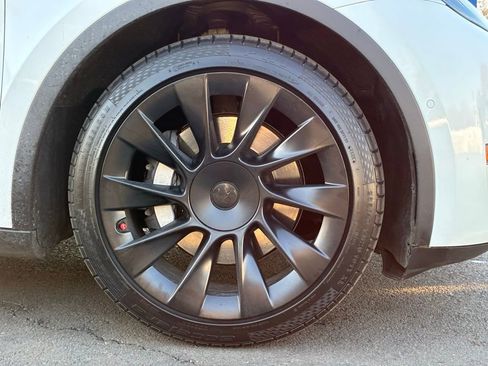 Used 2021 Tesla Model Y Long Range image 48