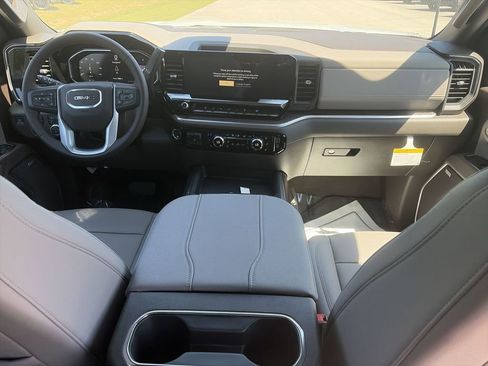 New 2026 GMC Sierra 2500 SLT w/ SLT Convenience Package AWD/4WD image 29