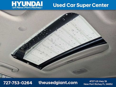 Certified 2025 Hyundai Venue SEL FWD image 21