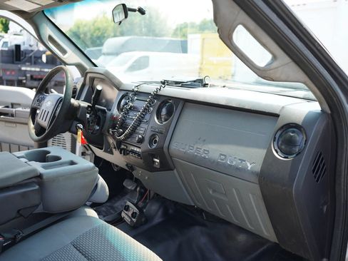 Used 2015 Ford F550 4x4 Crew Cab Super Duty image 3
