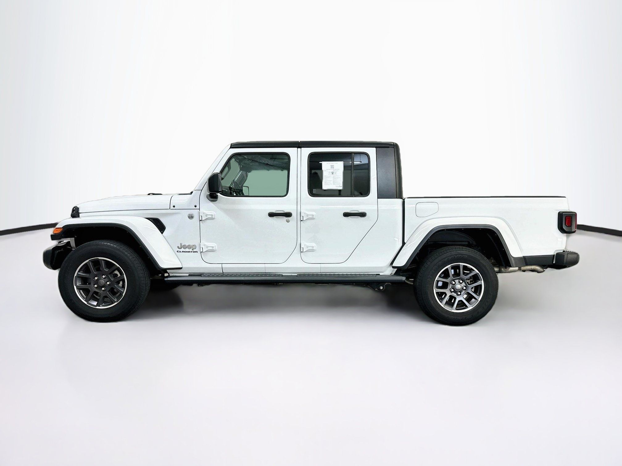 Used 2022 Jeep Gladiator Overland w/ Cold Weather Group AWD/4WD image 4