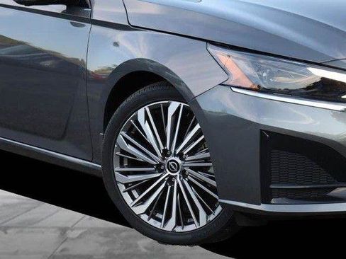 Used 2025 Nissan Altima 2.5 SL FWD image 3