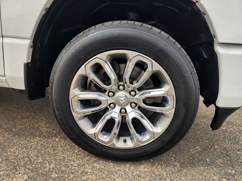 Used 2023 RAM 1500 Laramie AWD/4WD image 11