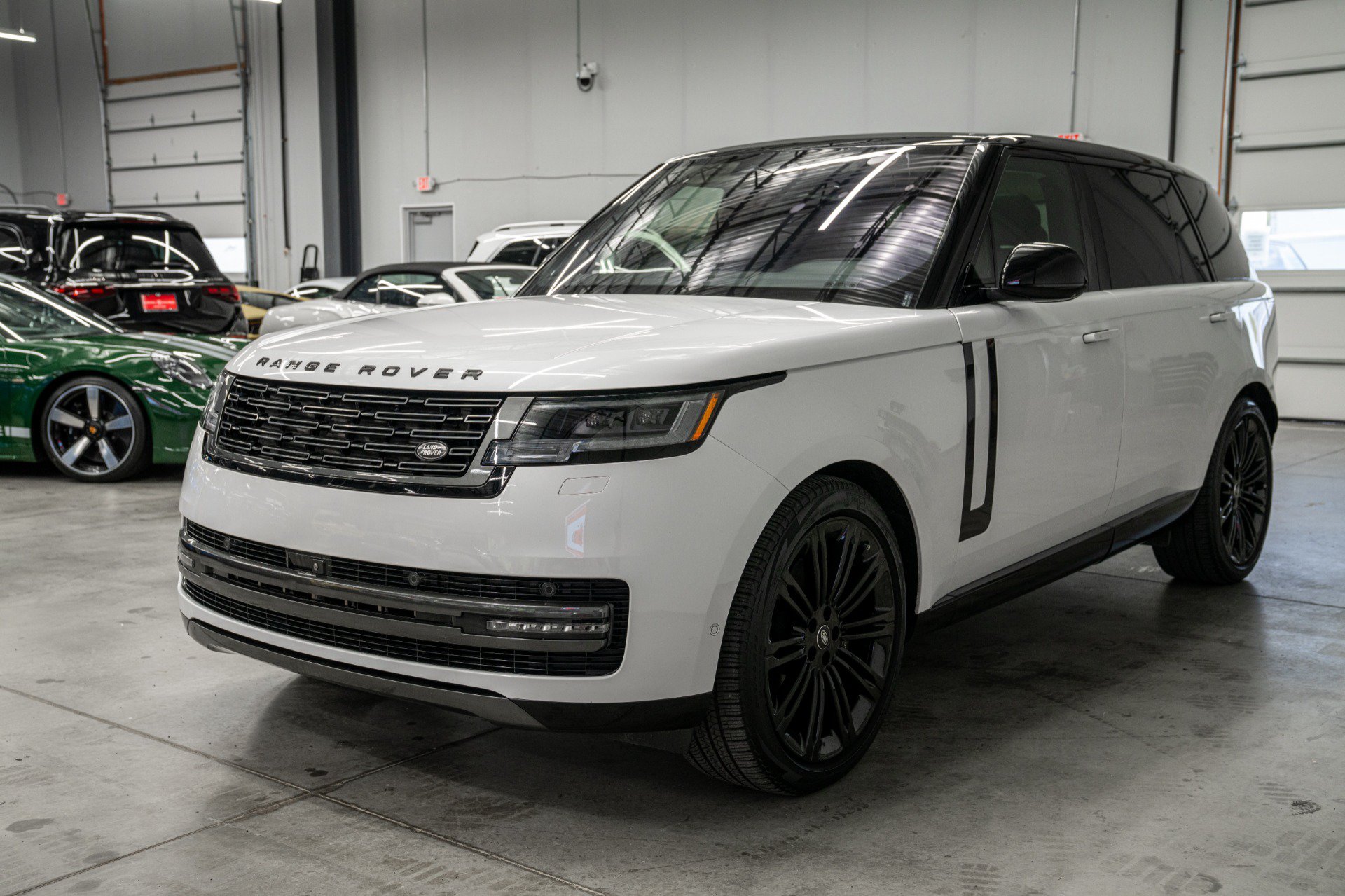 Used 2023 Land Rover Range Rover Long Wheelbase SE AWD/4WD image 5