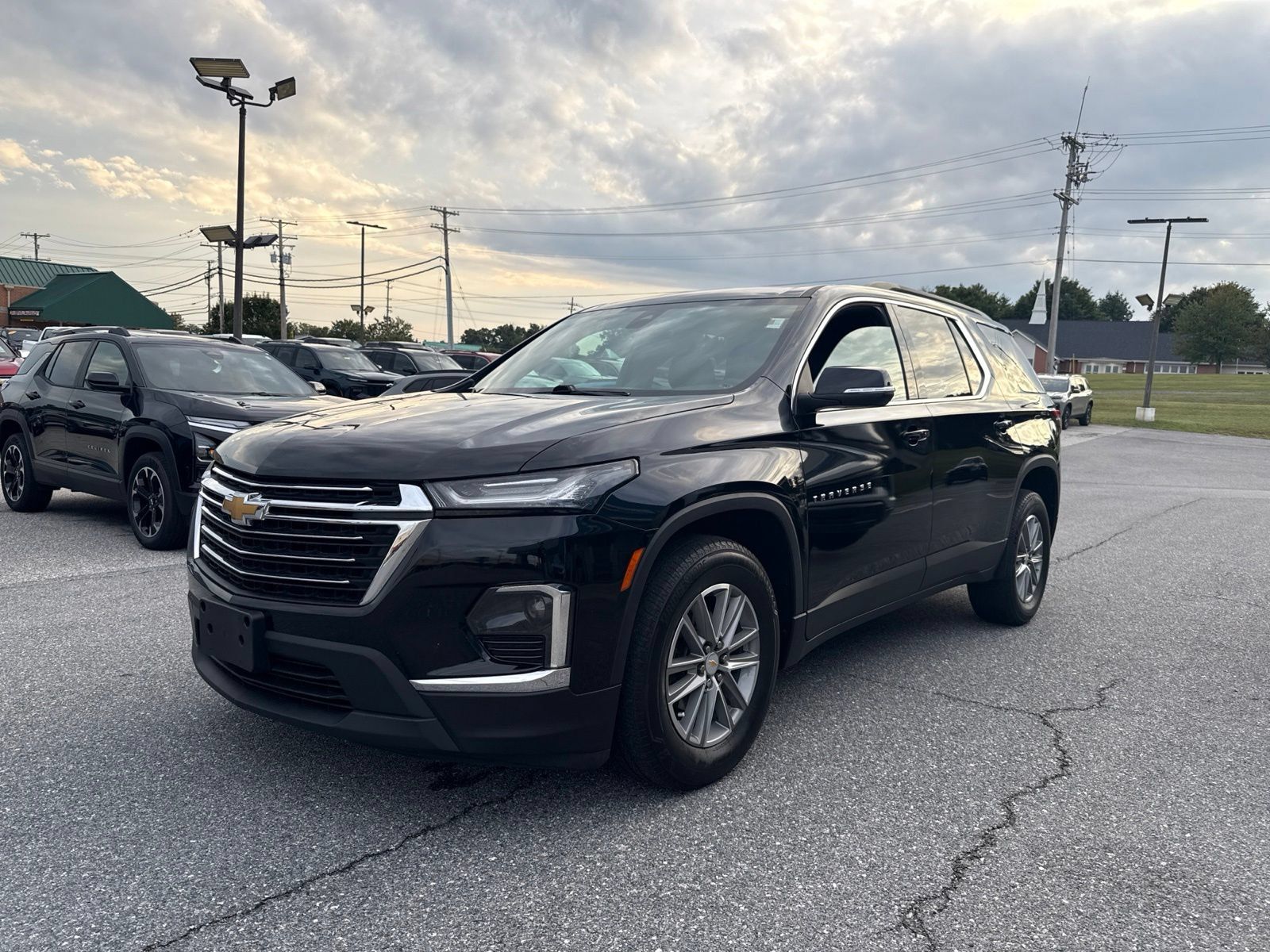 Used 2023 Chevrolet Traverse LT AWD/4WD image 2