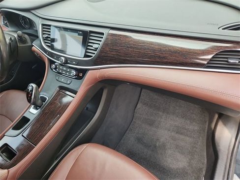Used 2018 Buick LaCrosse Avenir image 29