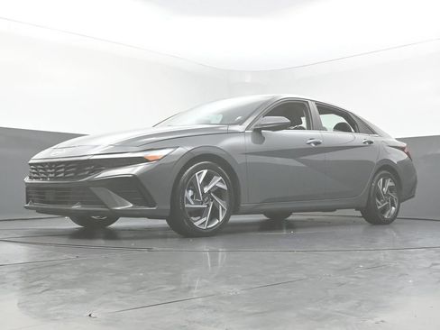 Used 2025 Hyundai Elantra SEL FWD image 49