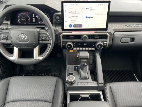 Used 2024 Toyota Tacoma Limited w/ Limited Package (LT) AWD/4WD image 10