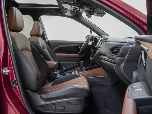 Used 2025 Subaru Forester Touring image 39