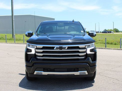 Used 2024 Chevrolet Silverado 1500 High Country w/ Technology Package AWD/4WD image 4
